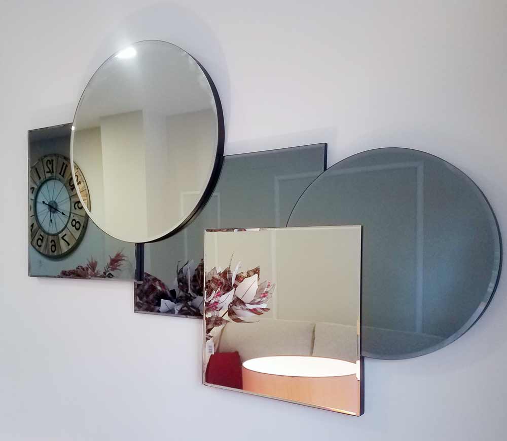 Espejos redondos y espejos cuadrados en Granada con diseño original en tienda de sofás en Granada ConfortSena