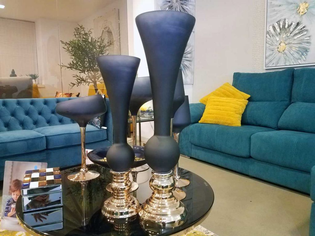 sofás azul en Granada y otros elementos para tu decoración en azul